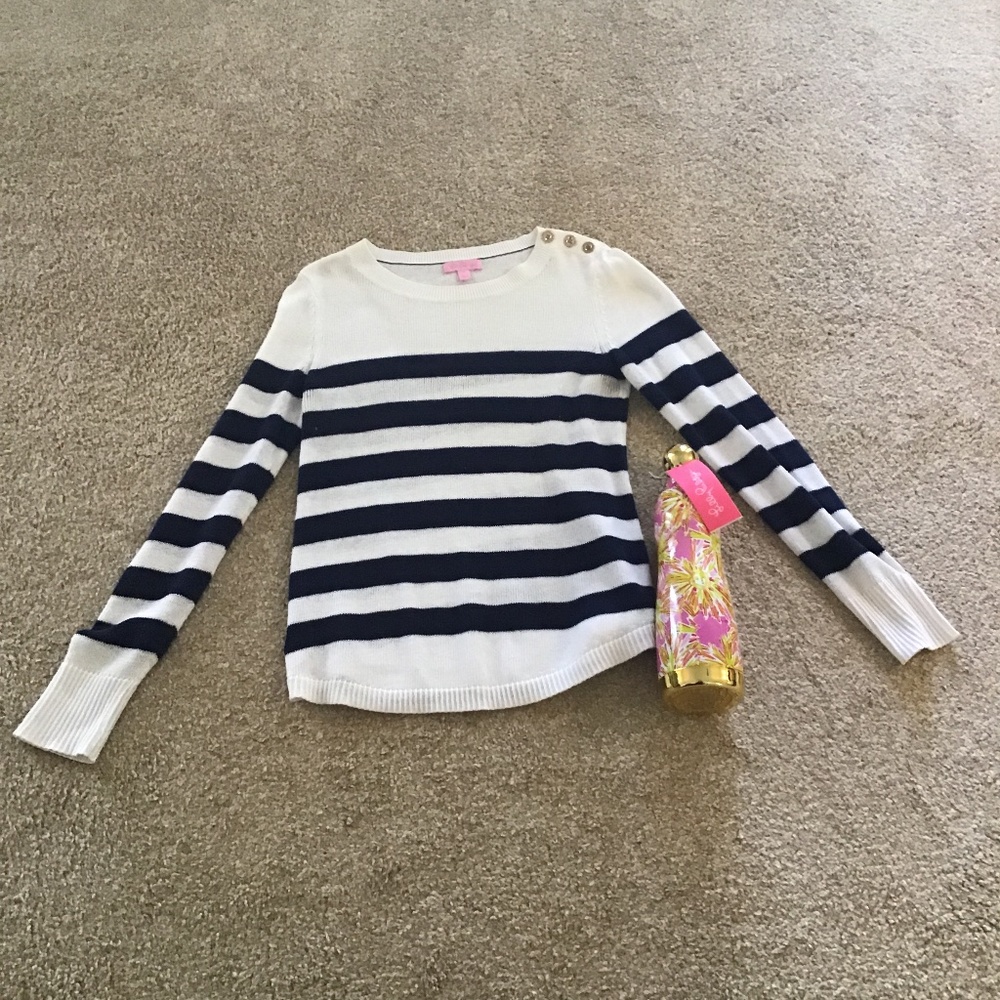 Lilly sweater and BRAND NEW Lilly water bottle